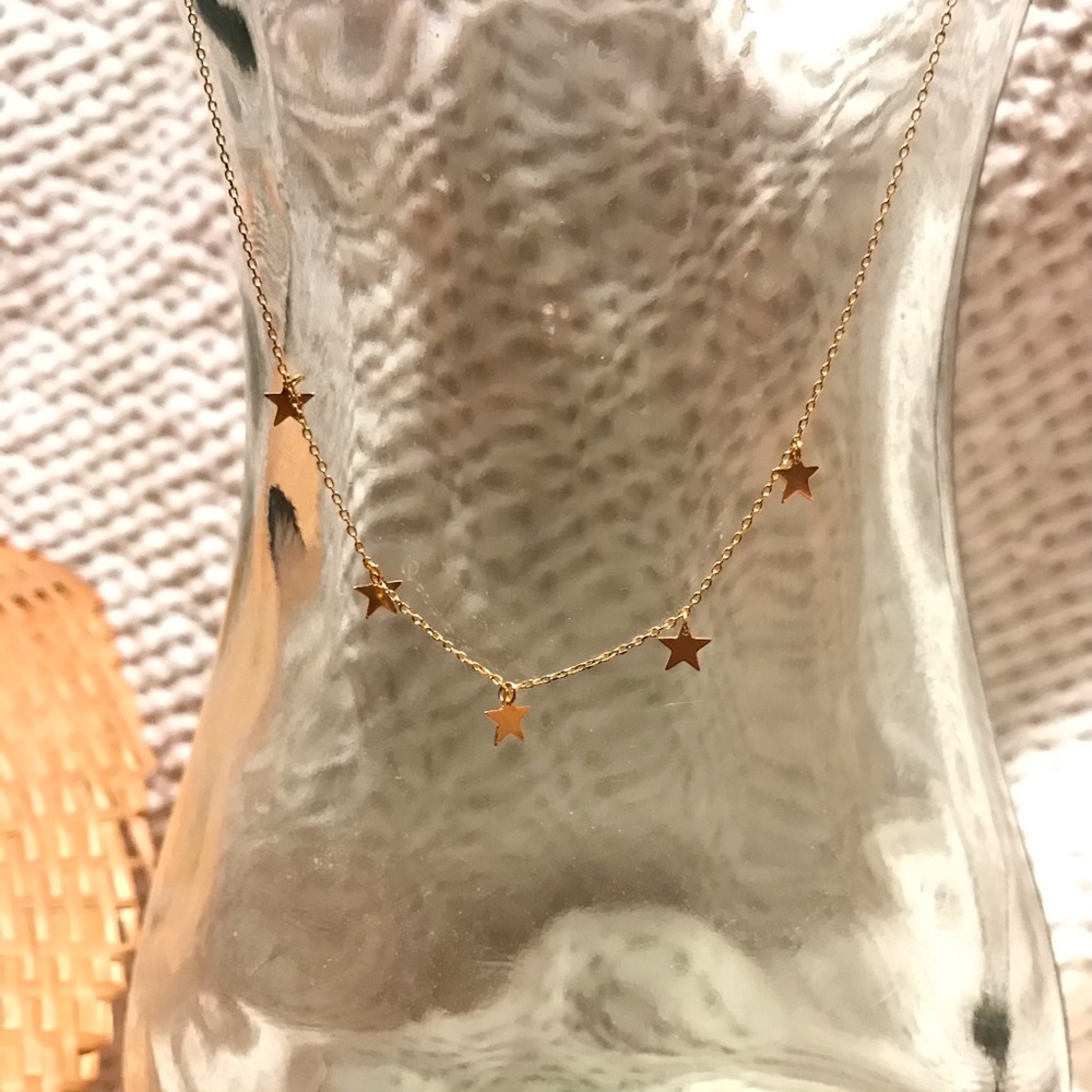 Dainty star necklace
